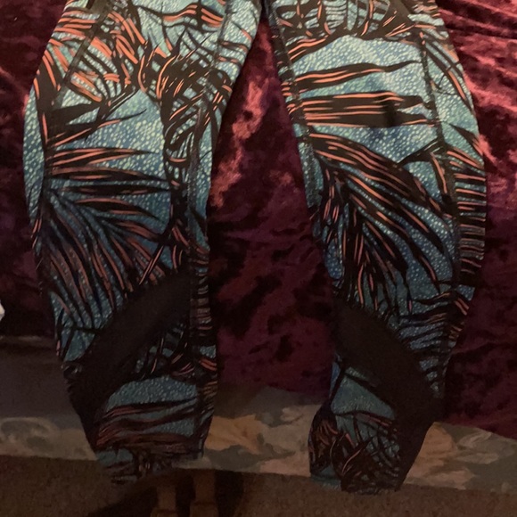 Rare cropped lulu size 2! - Picture 3 of 3